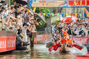 ?神似约老师！申京赛前练习底角三分 不起跳小颠投三球全中